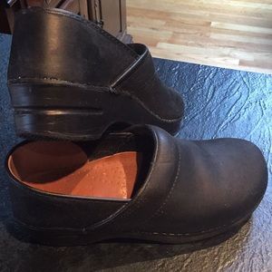 Dansko “Professional” Black Women’s Clogs